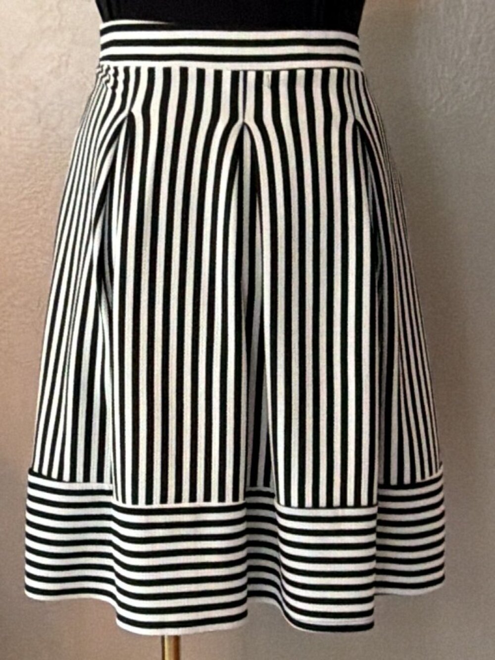 Faith and Joy Black and White Striped Fit and Flare Skater Skirt Size Large - Picture 4 of 7